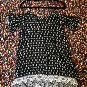 A loose springtime dress with shoulder cut-outs.